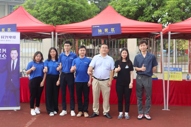 少年强则中国强，，，，，，，，ag亚娱电缆连续7年为他们加油鼓励！